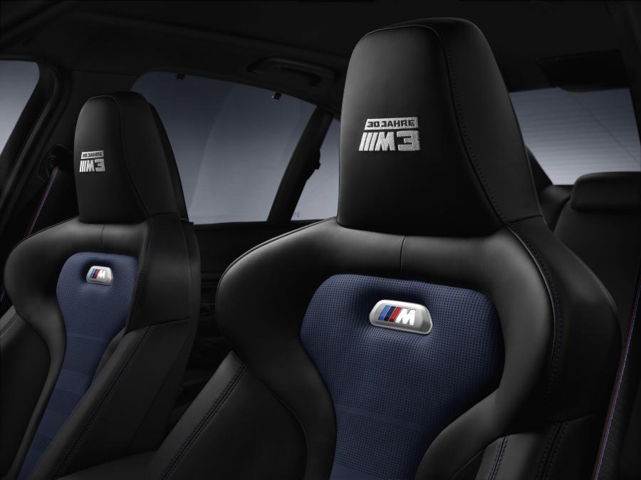 Детали интерьера BMW M3 30 Years M3 2016 года  (фото 43 из 43)